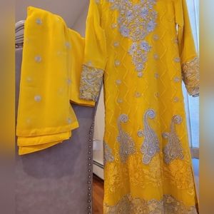 Yellow suit (shirt, dupatta, pants) size: small/medium